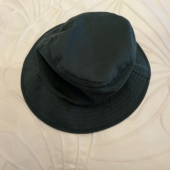 ARITZIA BUCKET HAT - Picture 2 of 5